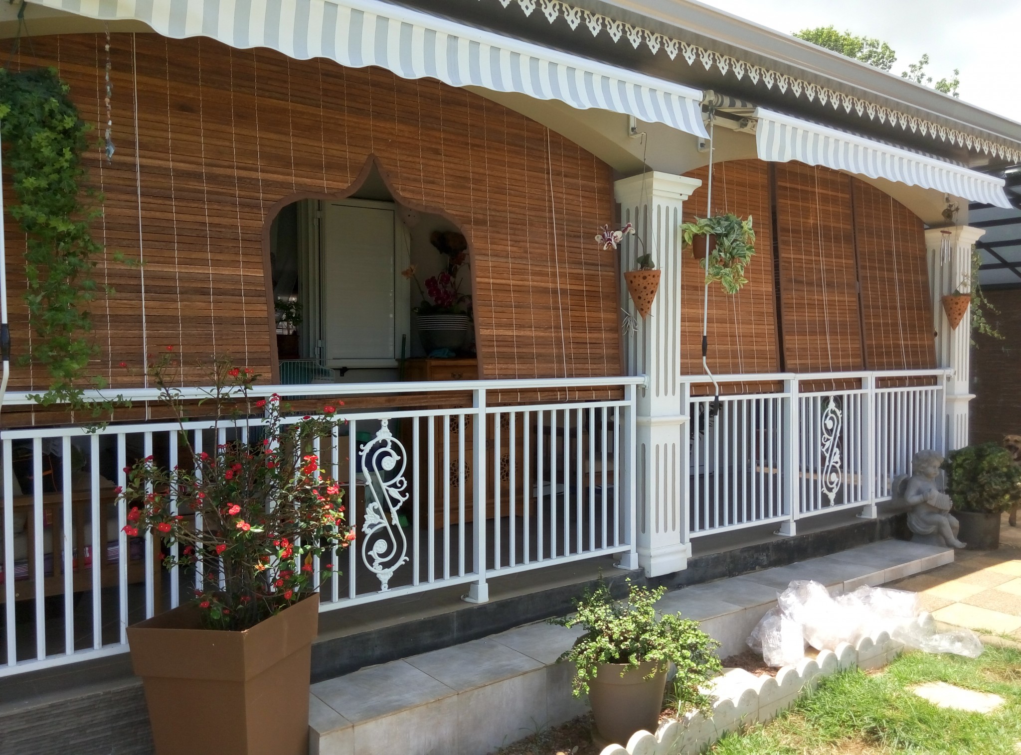 installation_store_mauricien_bois-st-benoit