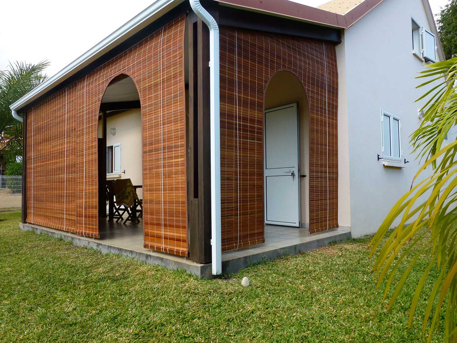 store porte arrondie miel