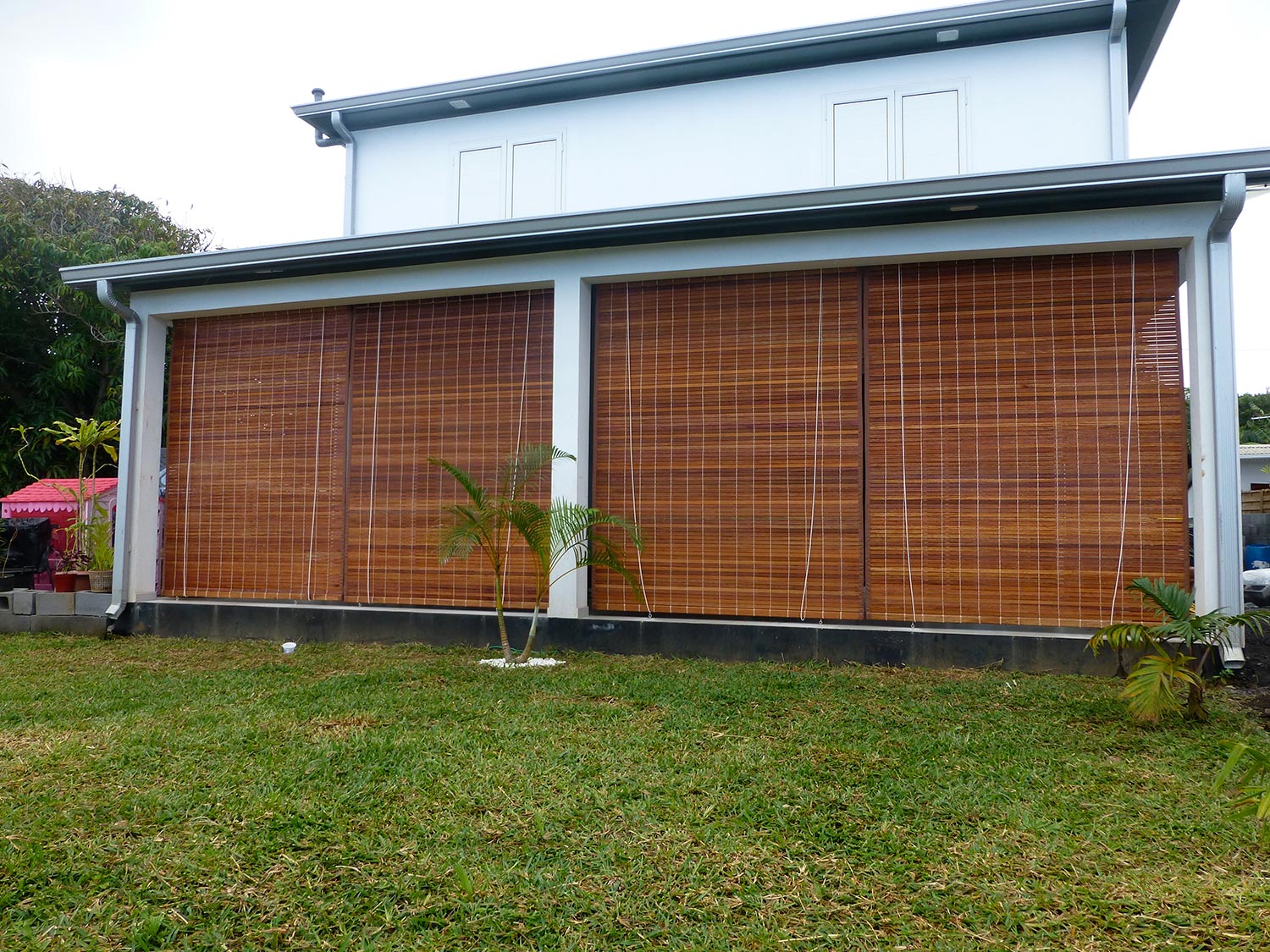 store sur mesure avec simple teinte miel